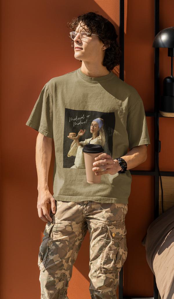Rainboww Medieval Or Woman Renaissance Photo Unisex Oversized T-Shirt - Rainboww